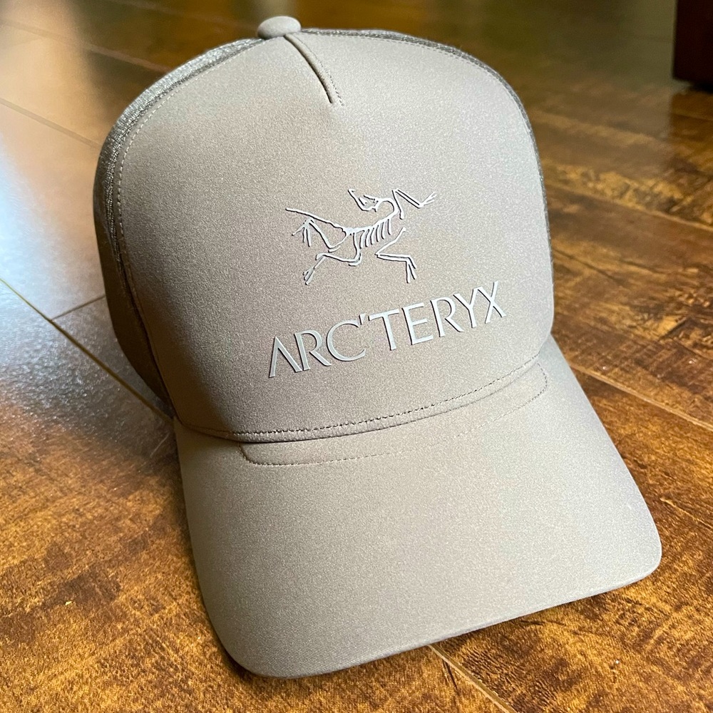 Arc’teryx adjustable hat